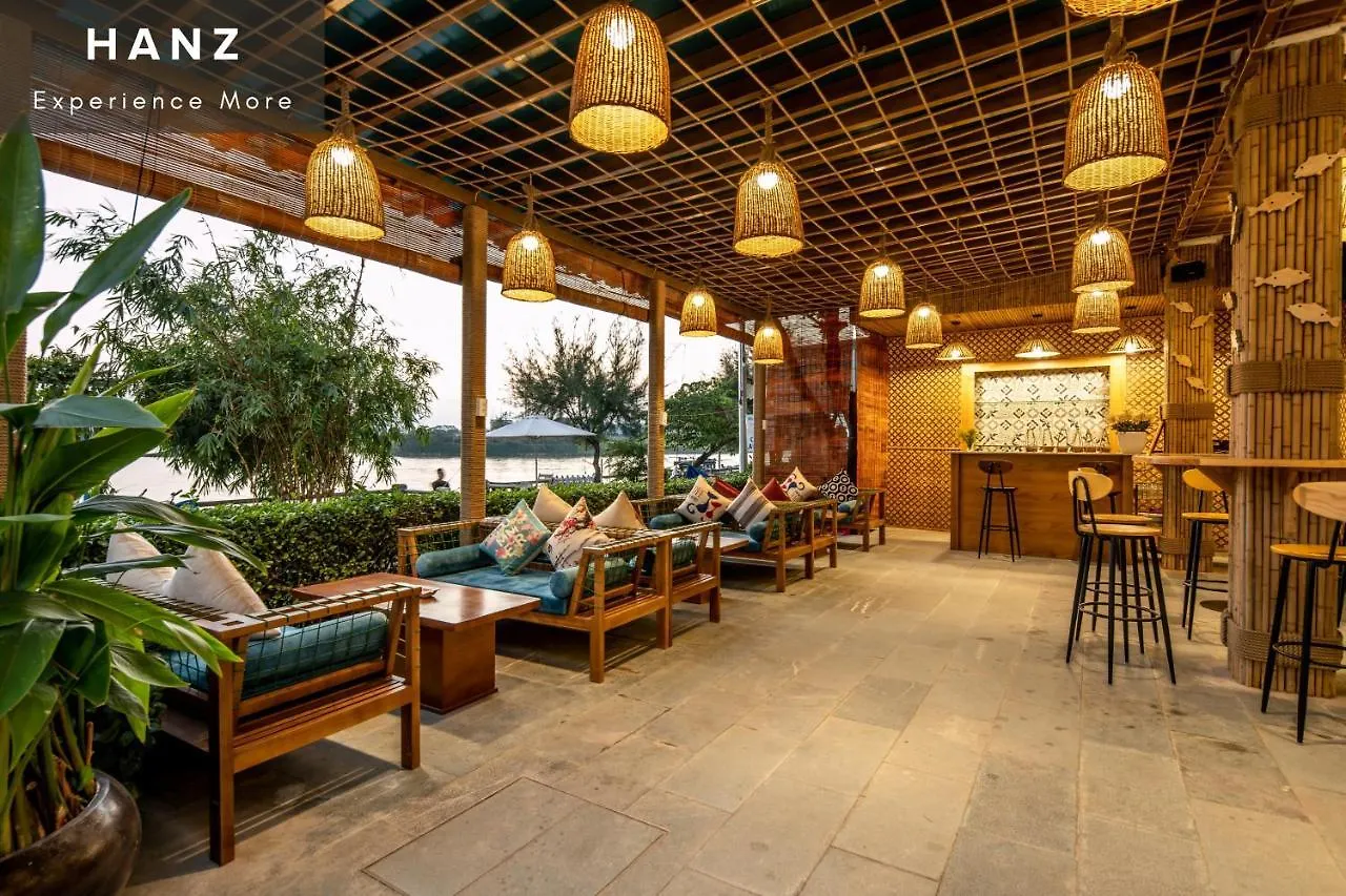 Hanz Triple Riverside Villa Hoi An