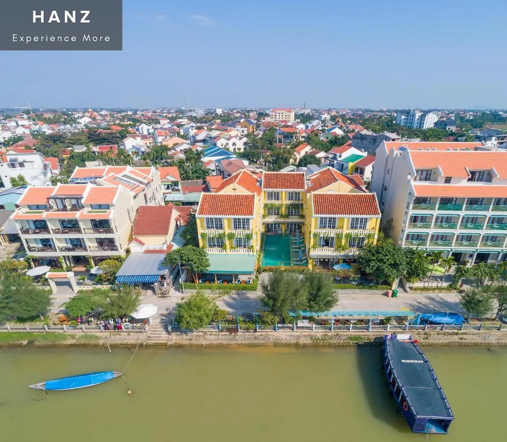 Hanz Triple Riverside Villa Hoi An