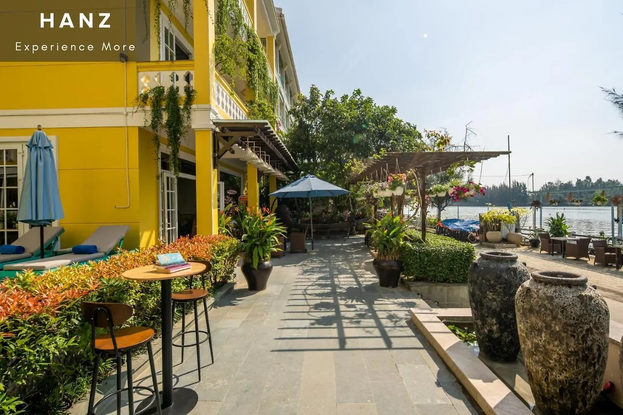 Hanz Triple Riverside Villa Hoi An
