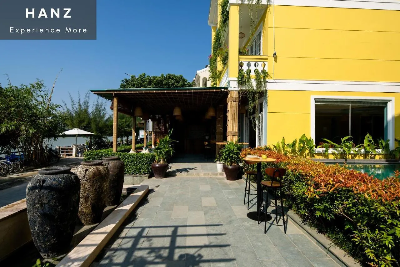 Hanz Triple Riverside Villa Hoi An