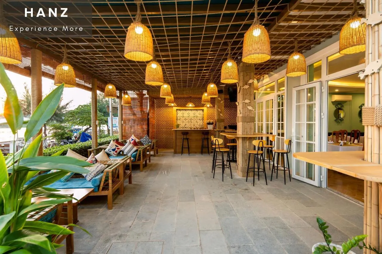Hanz Triple Riverside Villa Hoi An