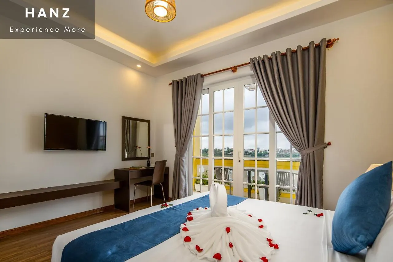 Hanz Triple Riverside Villa Hoi An