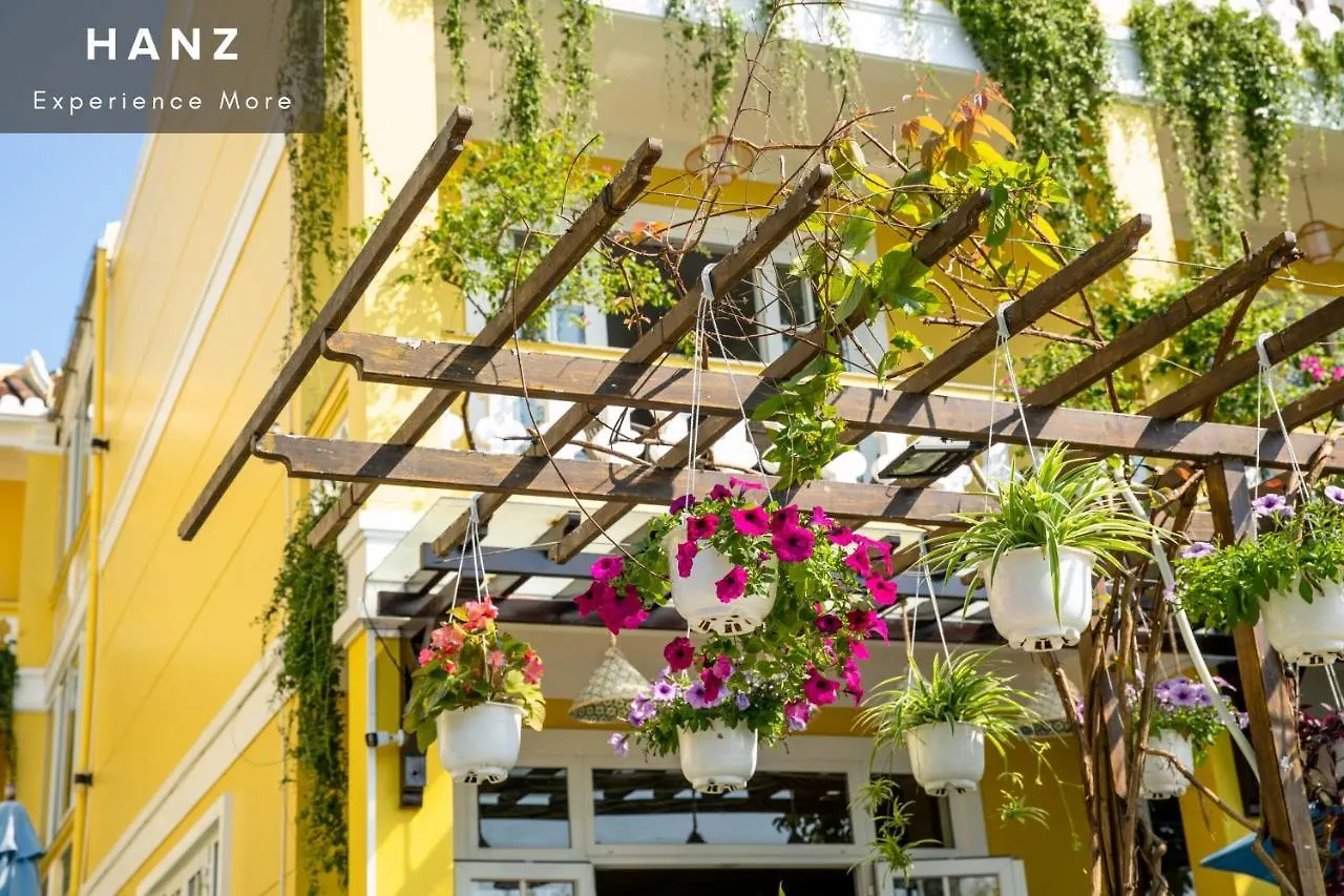 Hanz Triple Riverside Villa Hoi An
